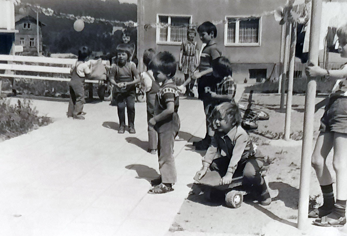 Foto von spielenden Kindern auf der Ringstraße in Freital-Zauckerode, Foto: C. Borrmann